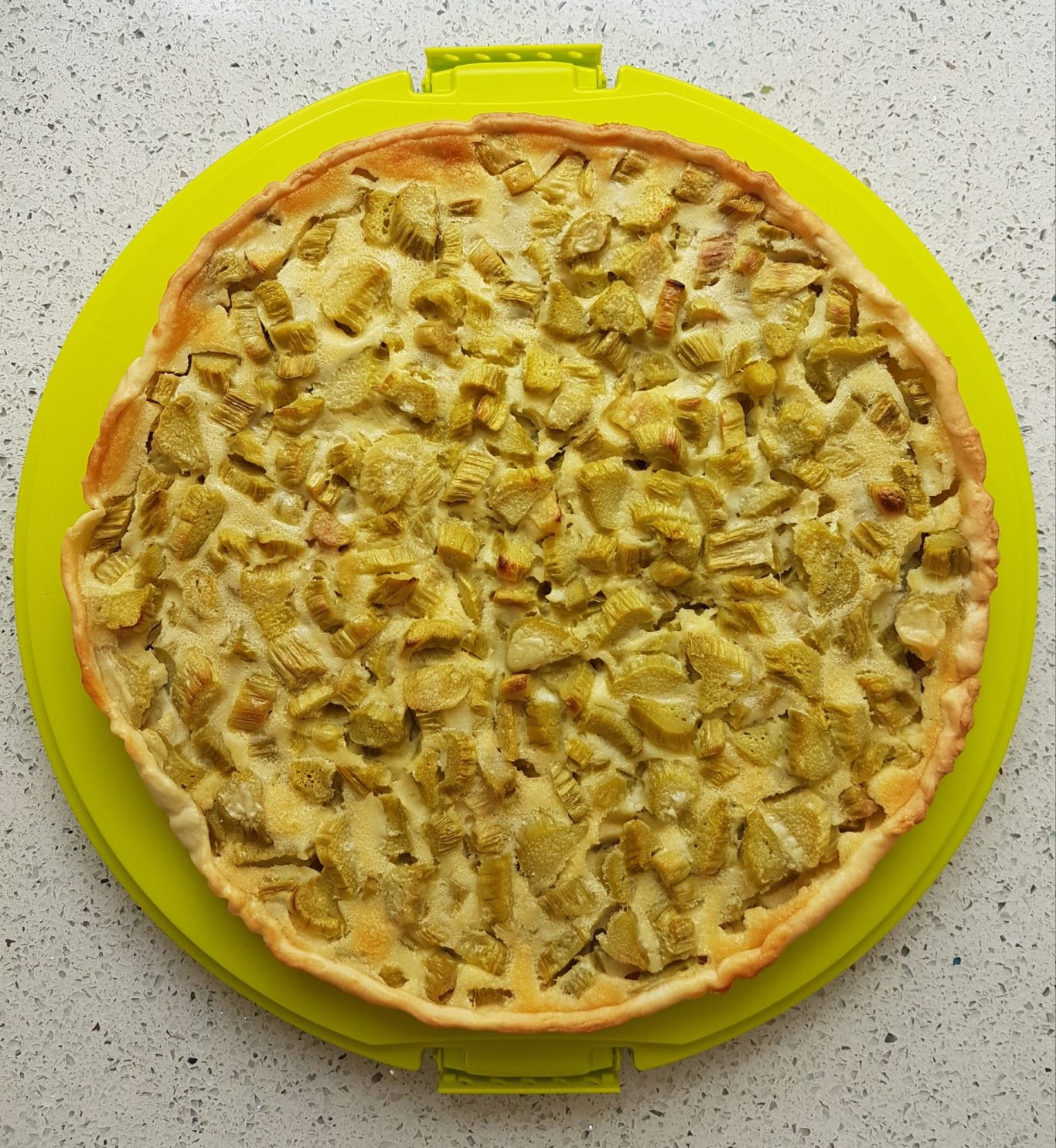 TARTE A LA RHUBARBE de Montlhéry TARTE A LA RHUBARBE de Montlhéry