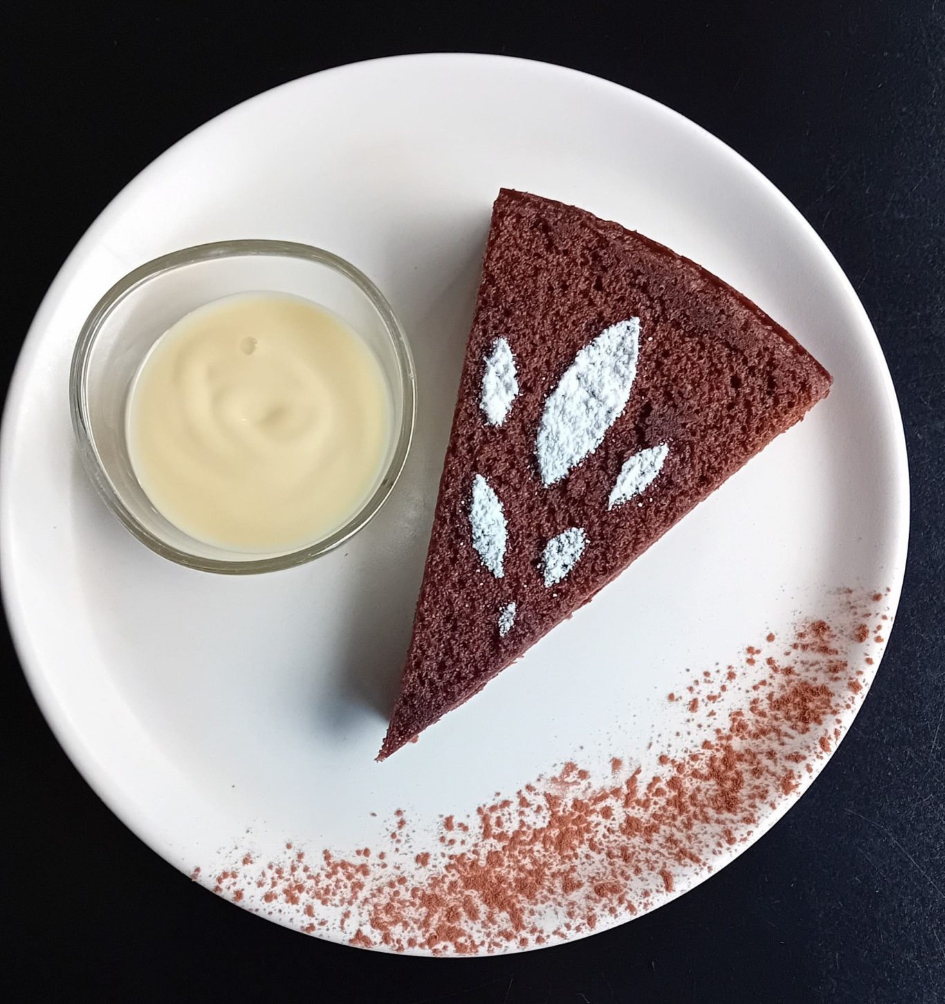 GATEAU CHOCOLAT, CREME ANGLAISE GATEAU CHOCOLAT, CREME ANGLAISE